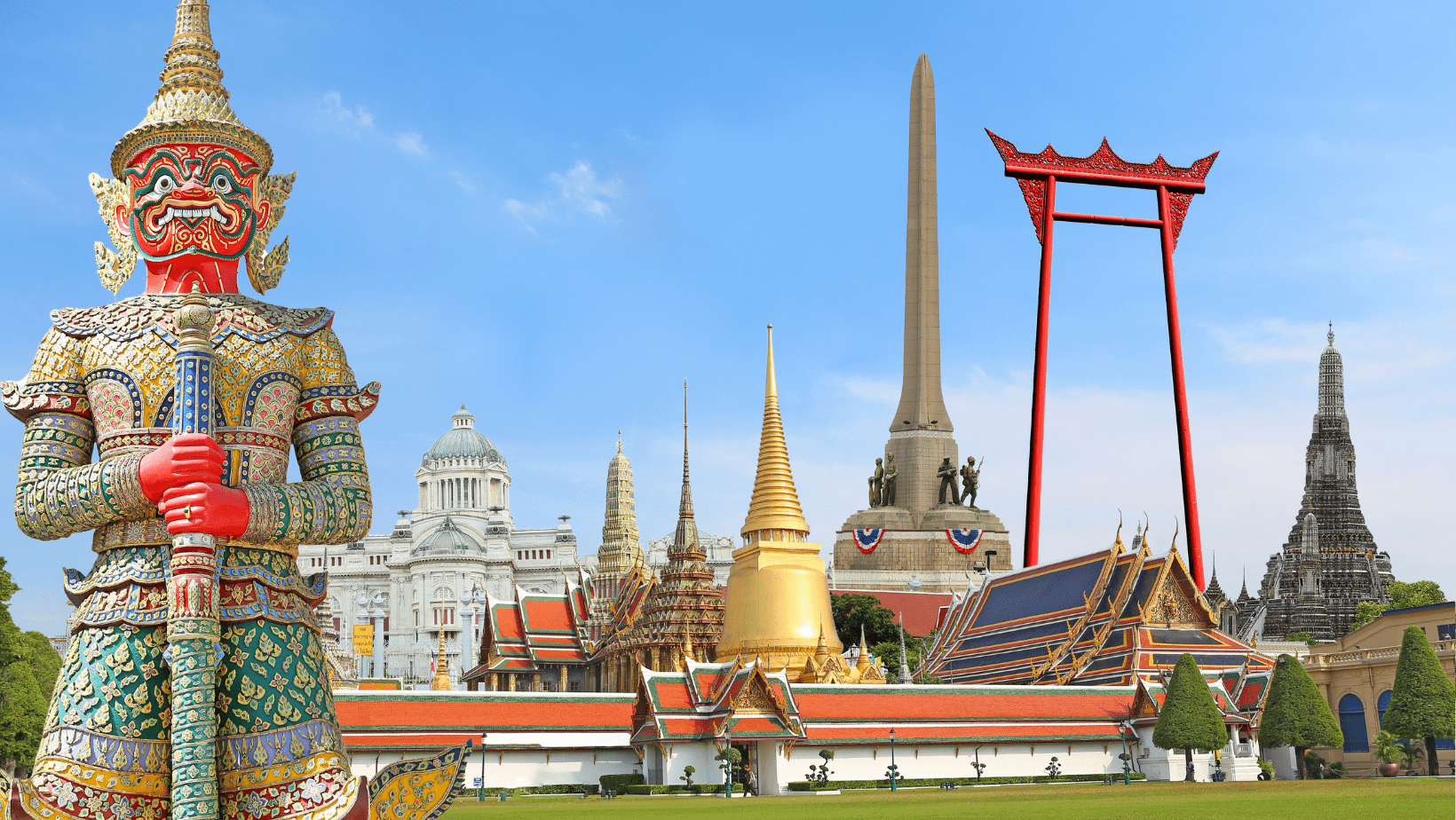 נוף של בנגקוק - פסל צבעוני לצד מקדשים של תאילנד