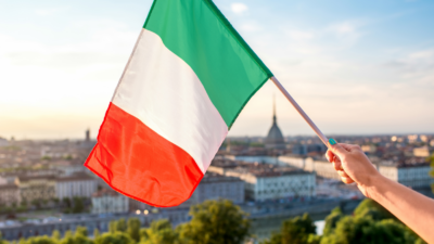 דגל איטליה על רקע איטליה