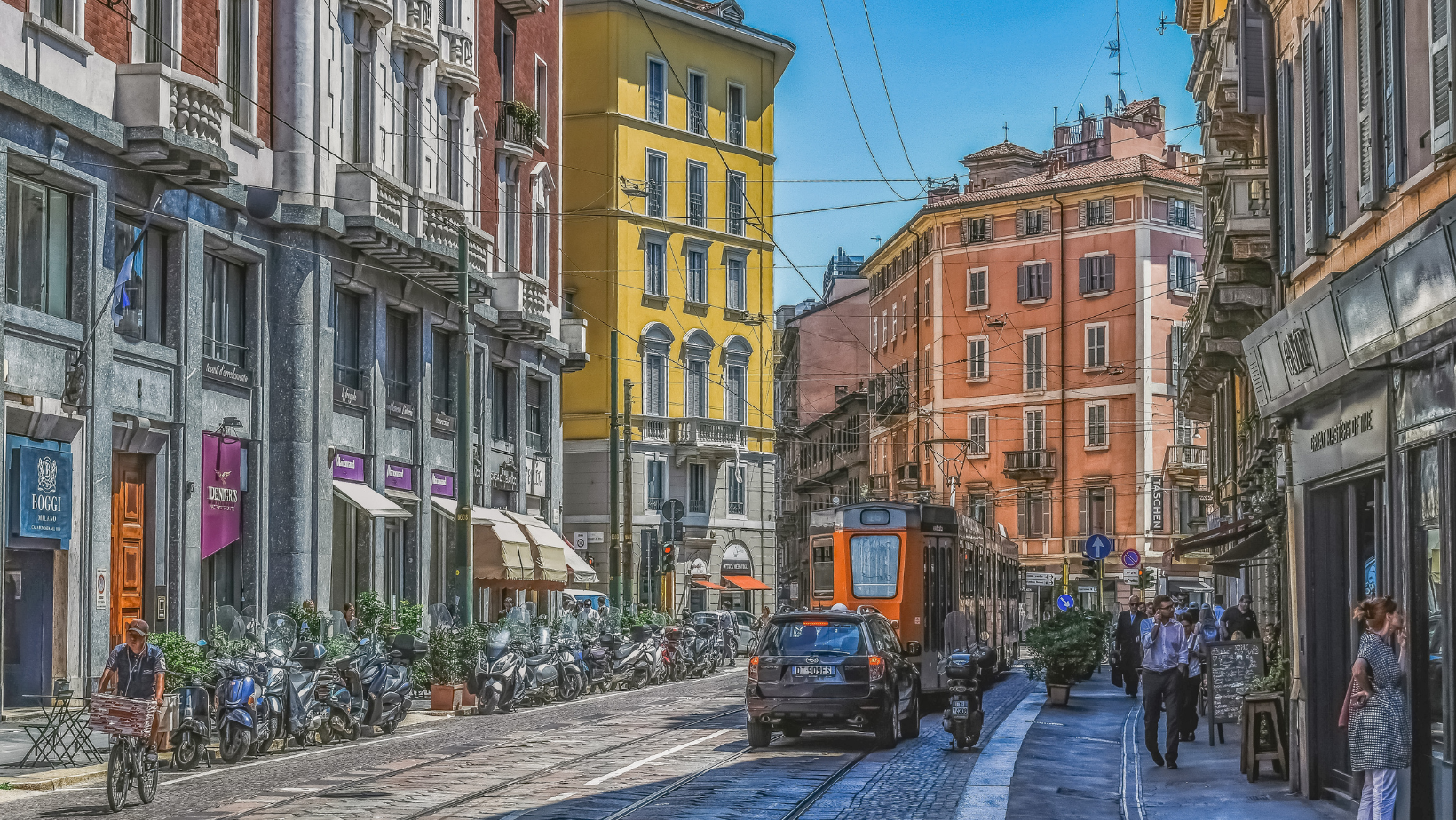 עיר אירופאית קסומה עם בניינים צבעוניים